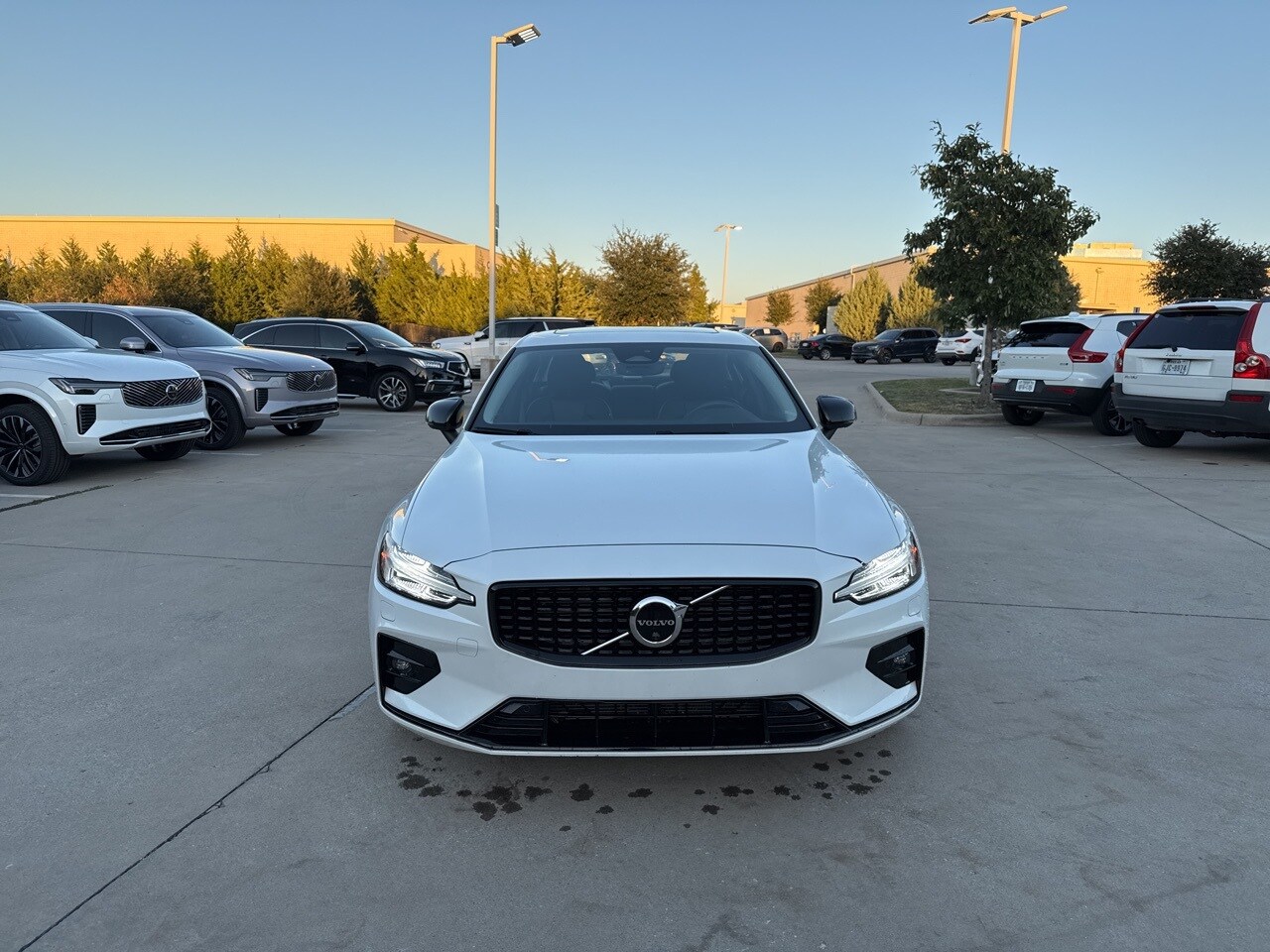 2023 Volvo S60 B5 Plus photo 2