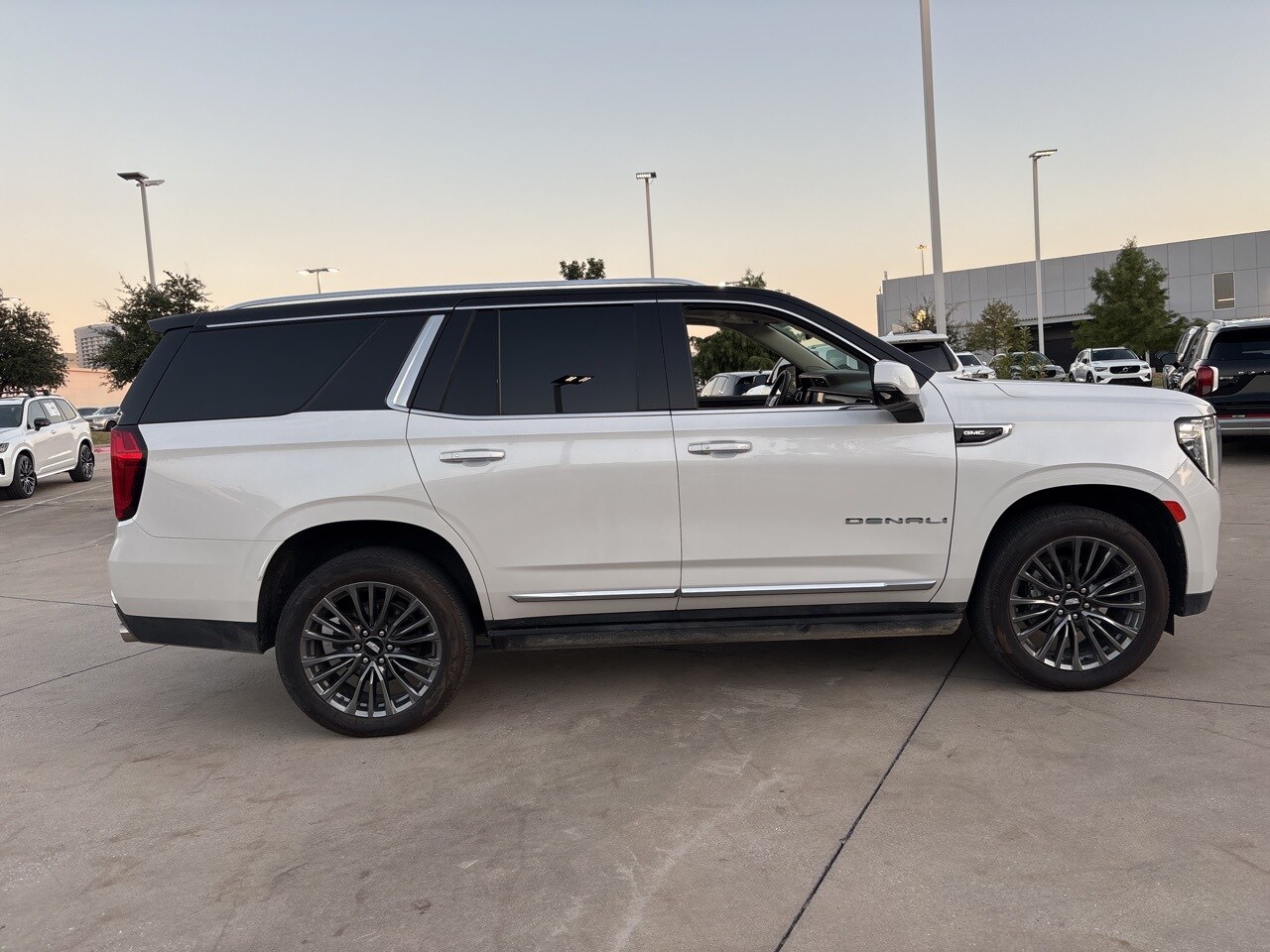 2021 Gmc Yukon Denali photo 4