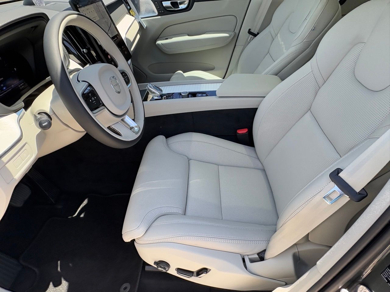 2026 Volvo XC60 Ultra - Photo 18