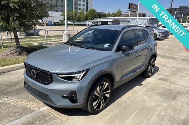 2023 Volvo XC40 B5 Plus Dark Theme SUV