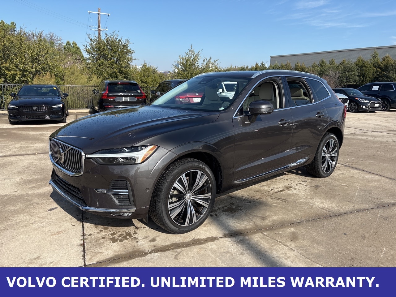 2023 Volvo XC60 Plus's photo