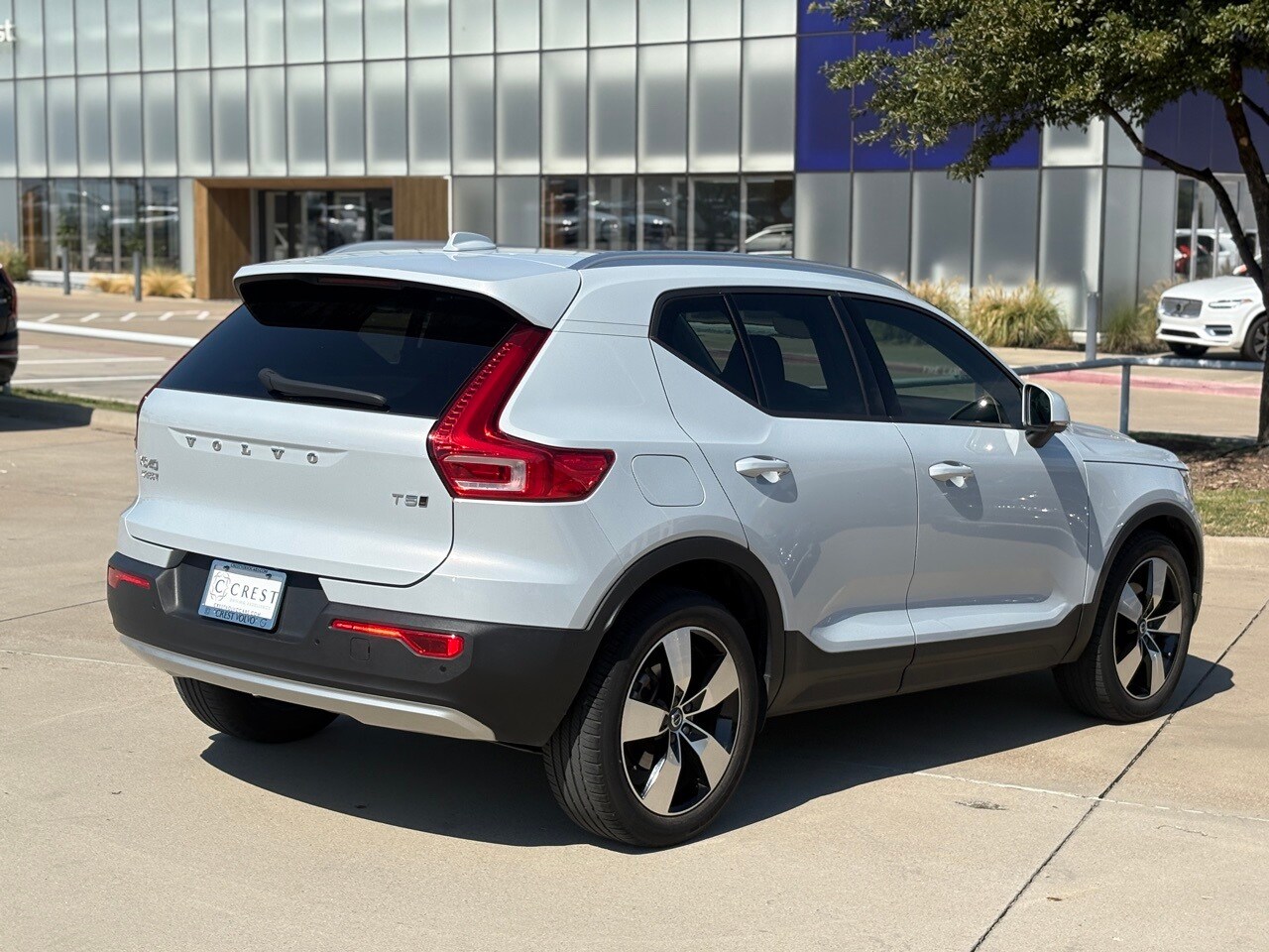 2020 Volvo XC40 Momentum photo 3