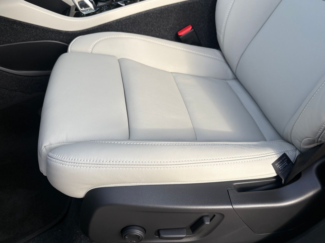 2026 Volvo XC40 Plus - Photo 18