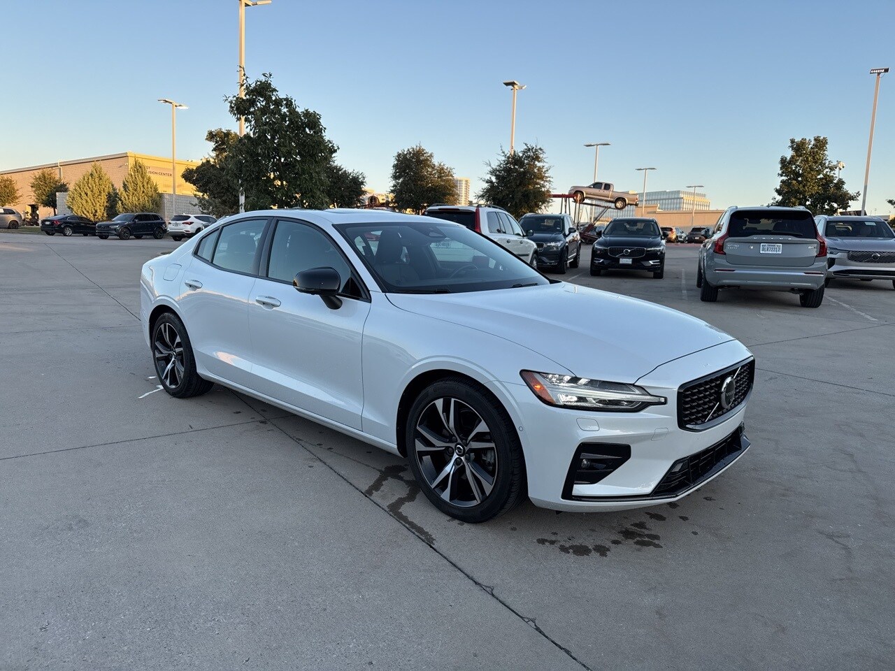 2023 Volvo S60 B5 Plus photo 3