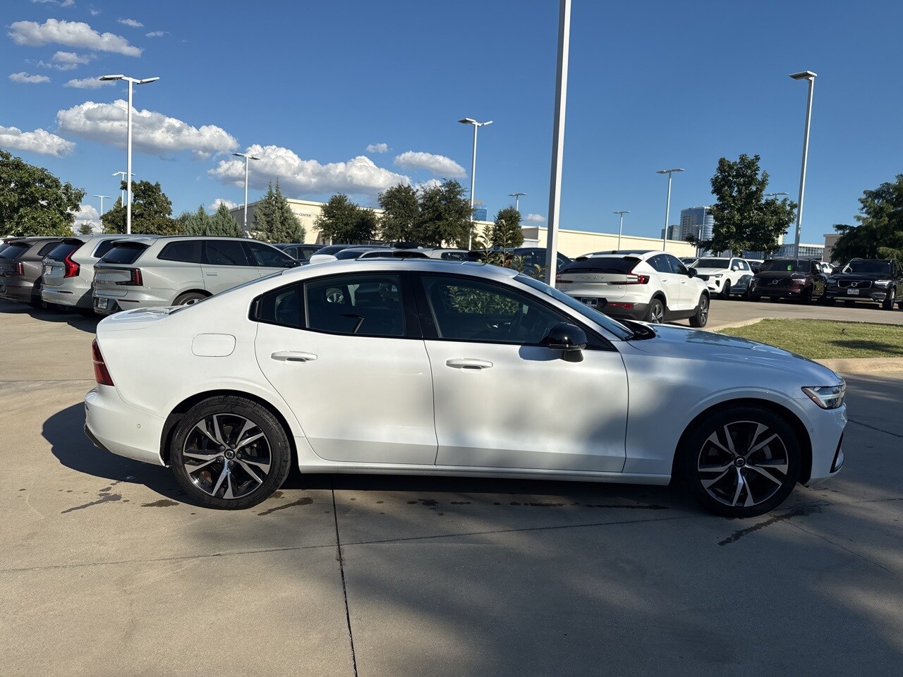 2023 Volvo S60 B5 Plus photo 4