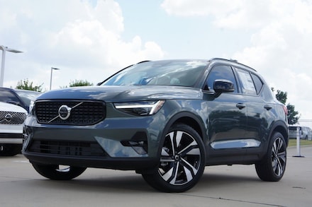 2026 Volvo XC40 B5 Plus AWD SUV