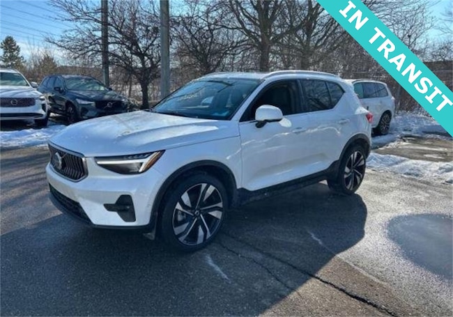 2025 Volvo XC40 B5 Plus Bright Theme SUV