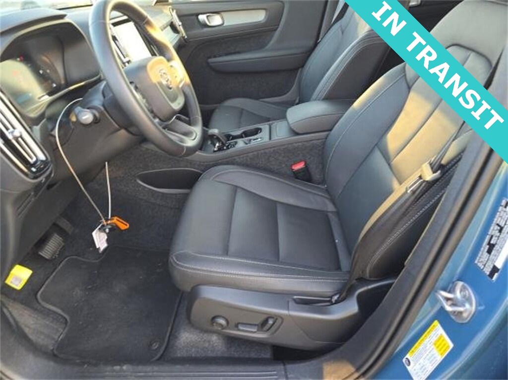 Used 2025 Volvo XC40 B5 AWD SUV