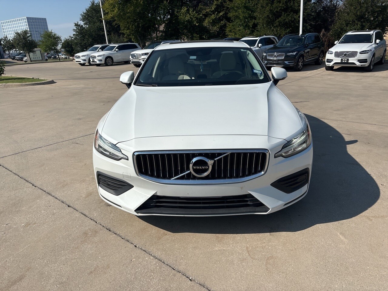 2020 Volvo S60 T6 Momentum photo 2