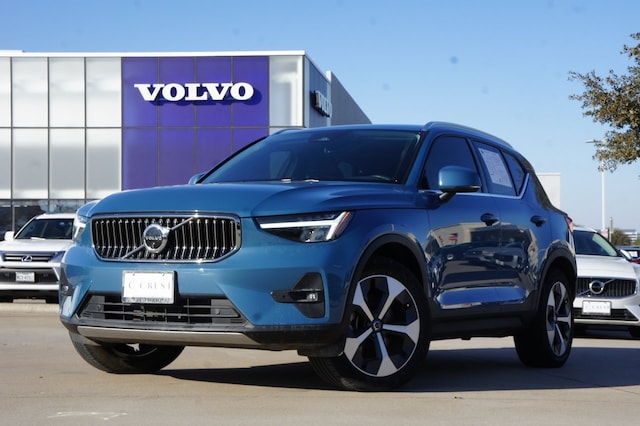2025 Volvo XC40 B5 Plus Bright Theme SUV