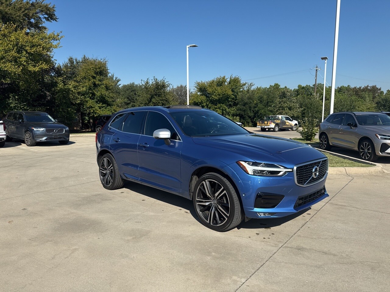 2019 Volvo XC60 T5 R-Design photo 3