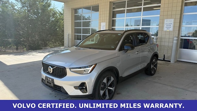 2025 Volvo XC40 B5 Plus Dark AWD's photo