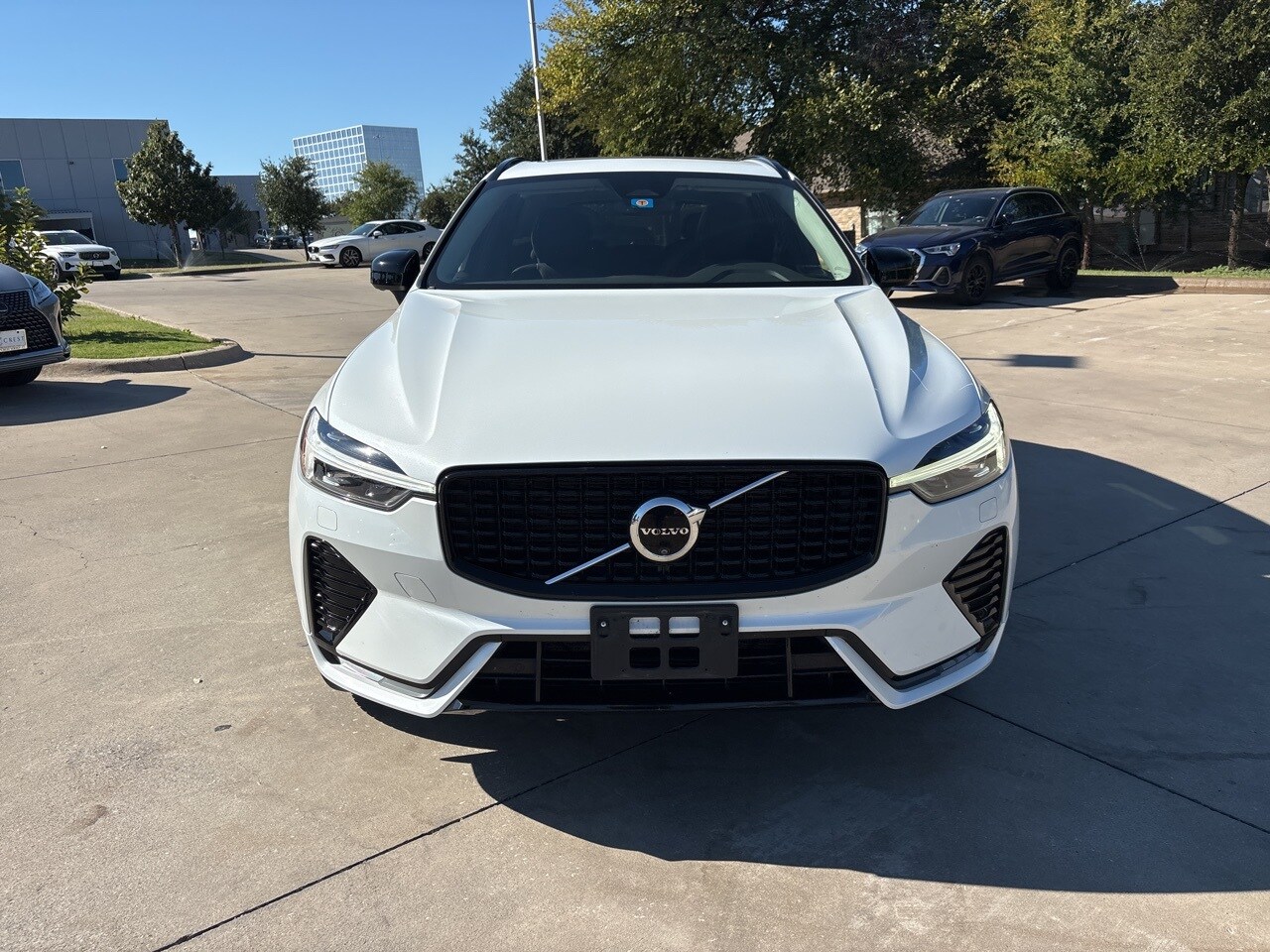 2024 Volvo XC60 B5 Plus photo 2