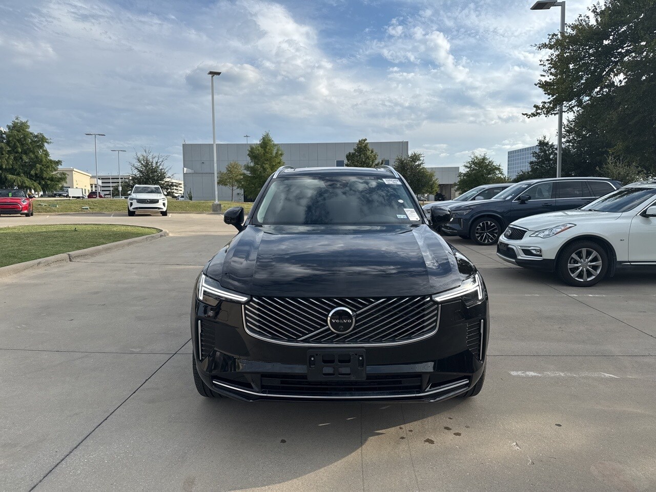 2025 Volvo XC90 Plus photo 2