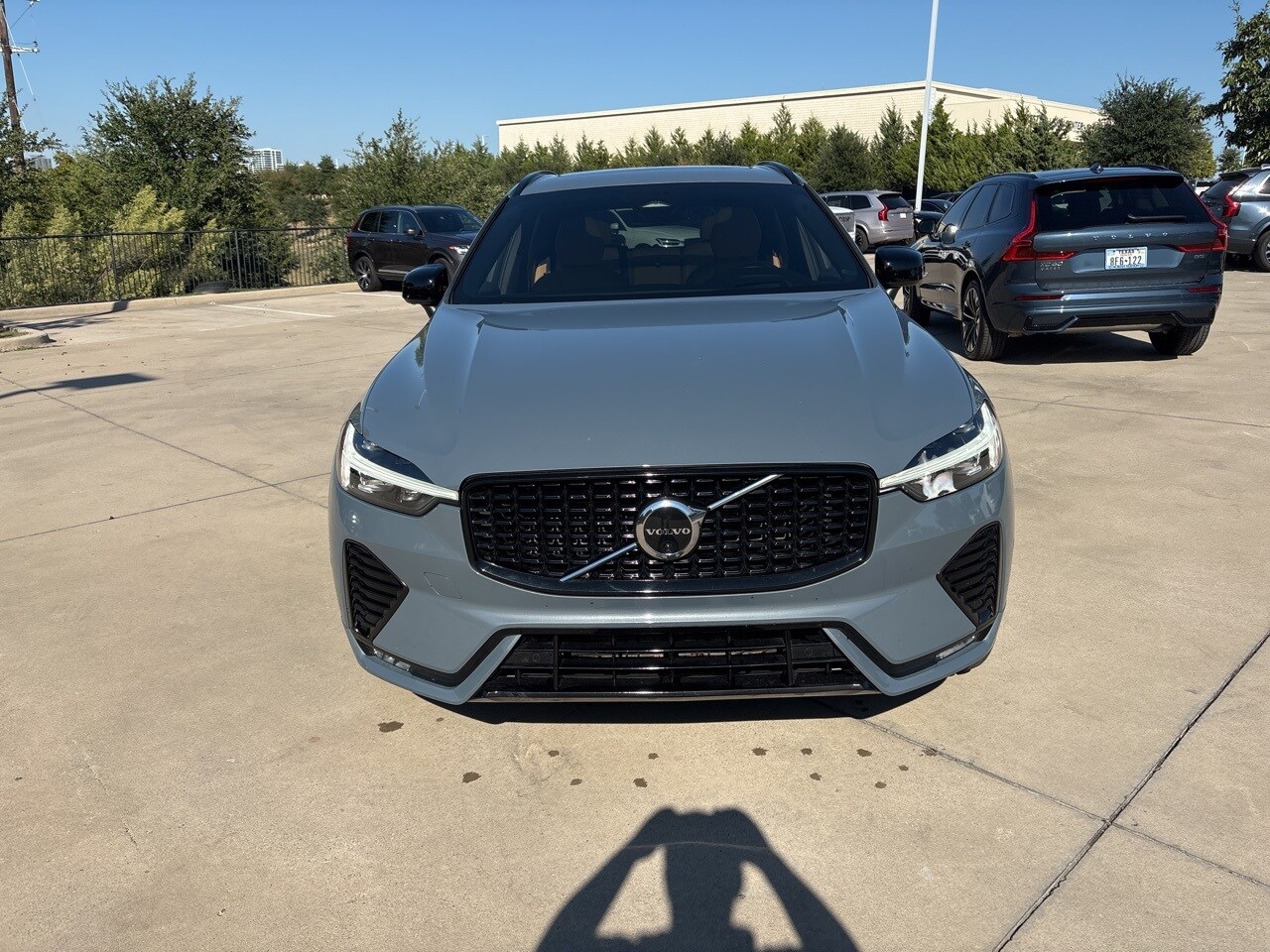 2023 Volvo XC60 B5 Ultimate photo 2