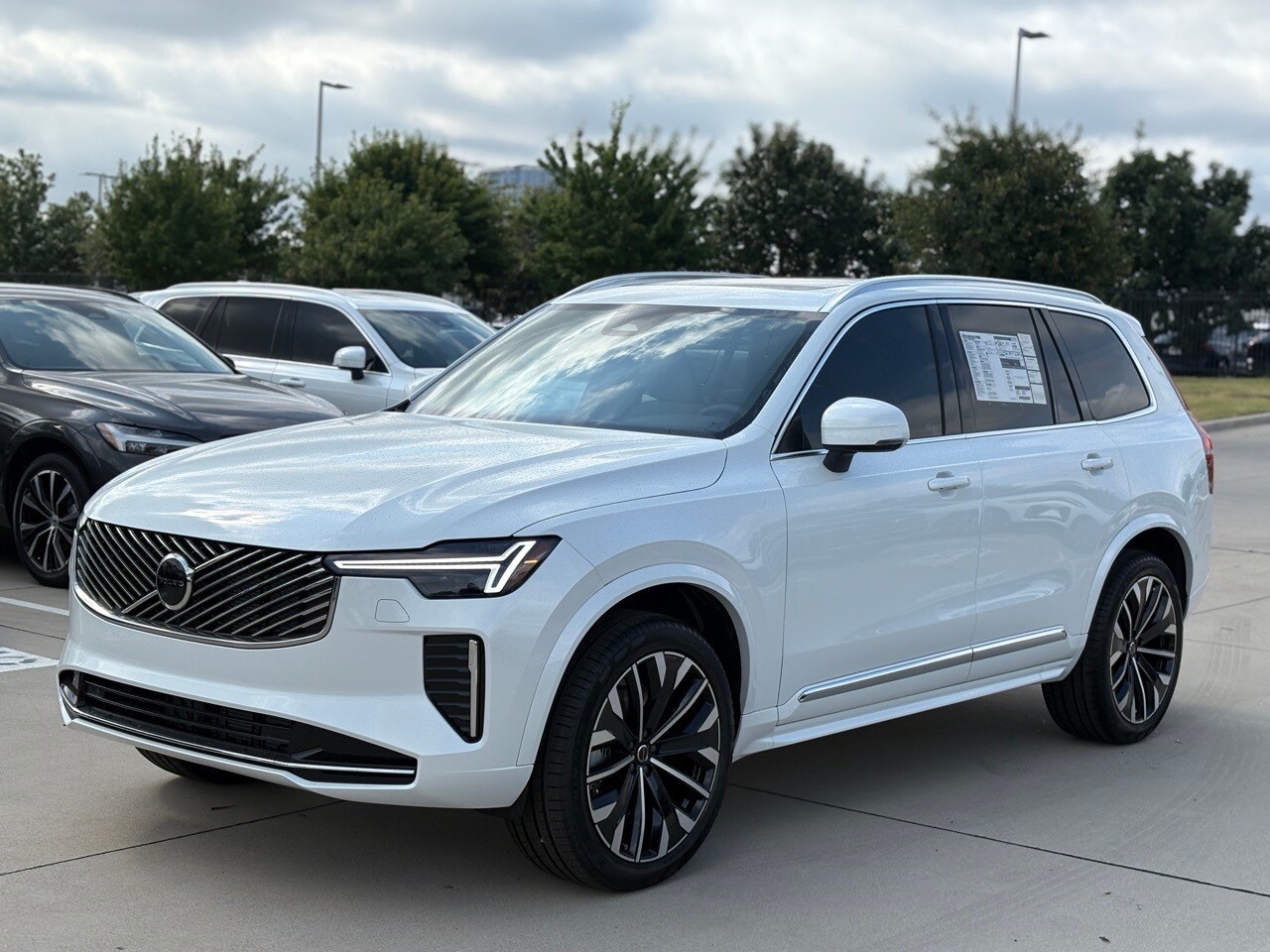 2026 Volvo XC90 B5 Core photo 3