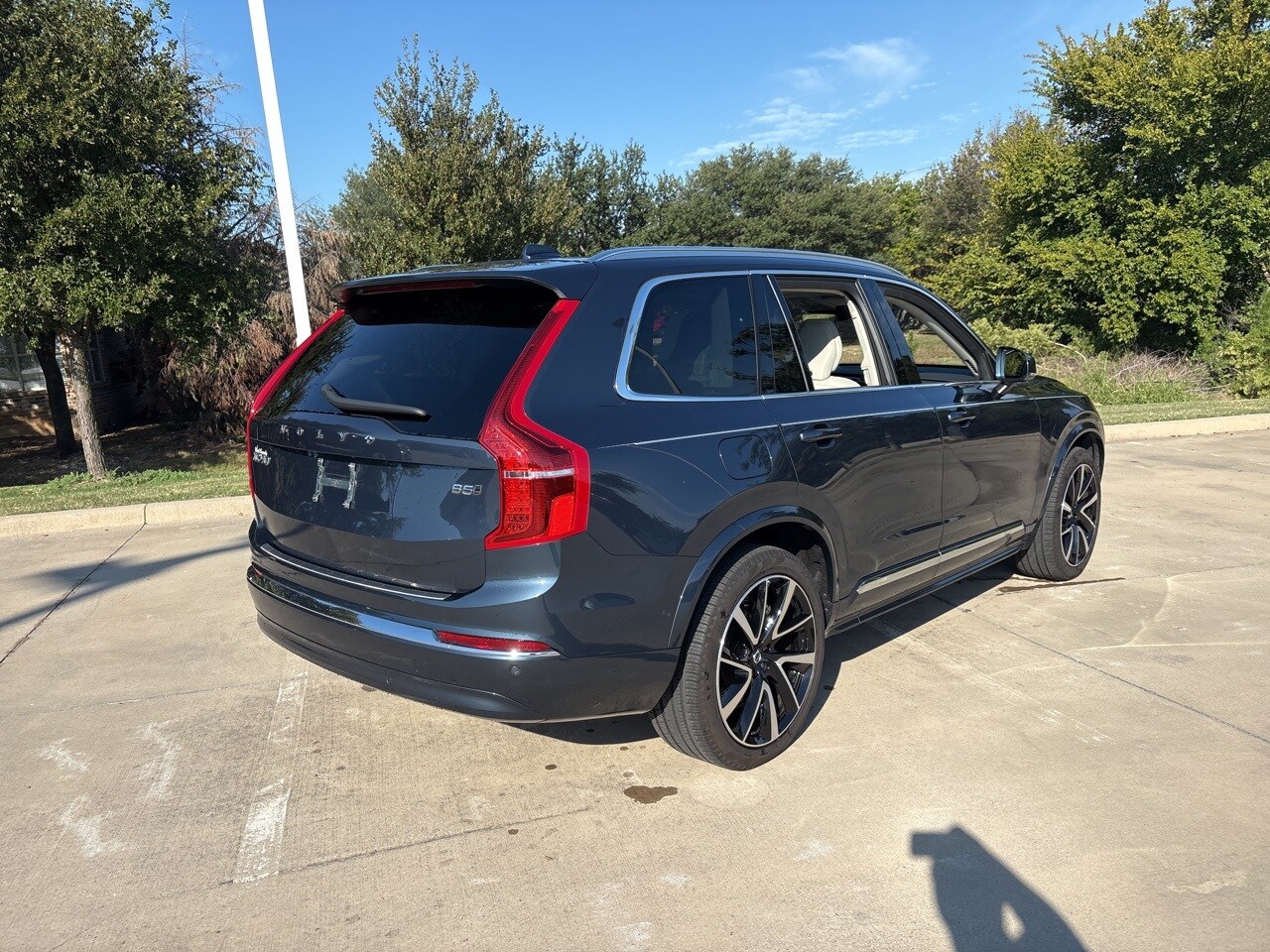 2024 Volvo XC90 AWD Plus photo 2