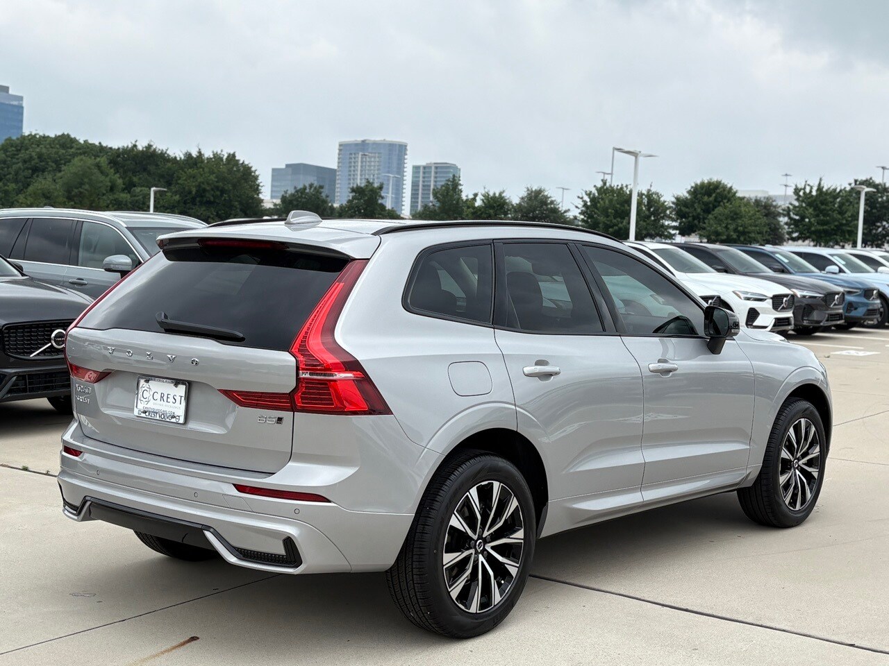 2025 Volvo XC60 B5 Core photo 4