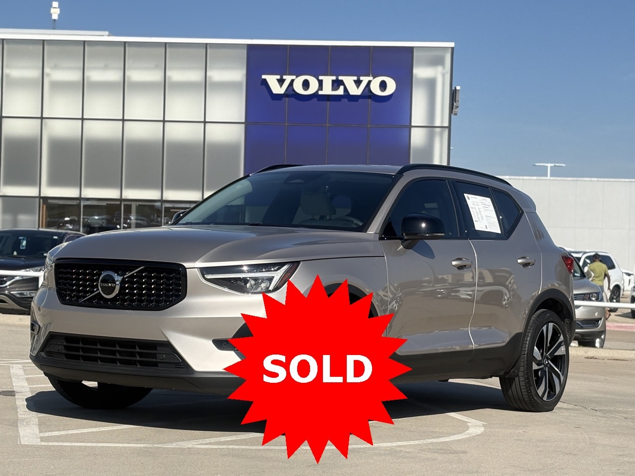 2023 Volvo XC40 Plus's photo