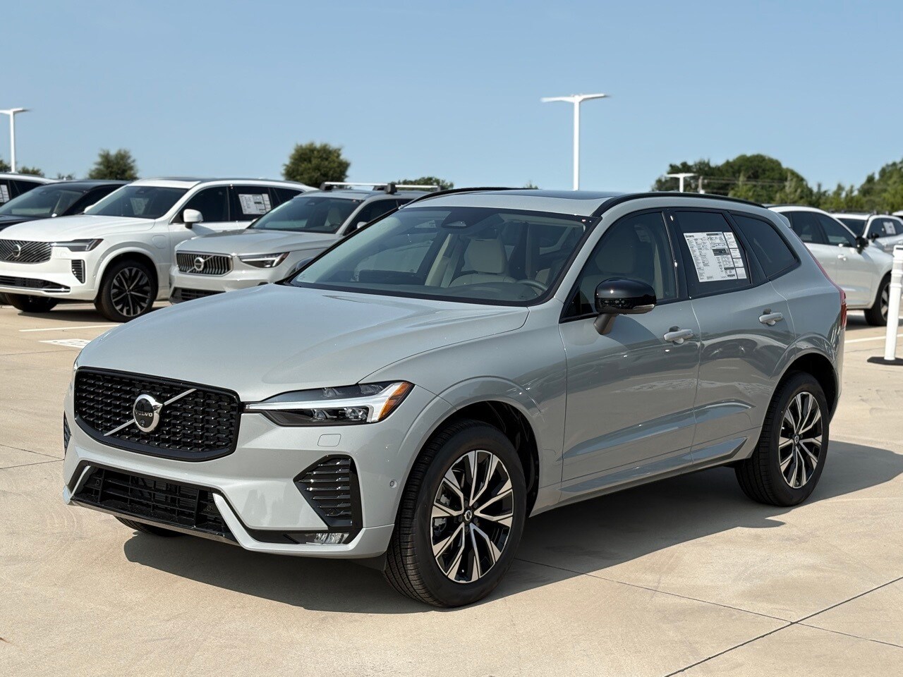 2025 Volvo XC60 B5 Plus photo 2