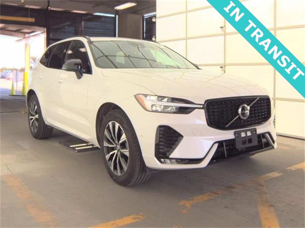 2025 Volvo XC60 Plus's photo