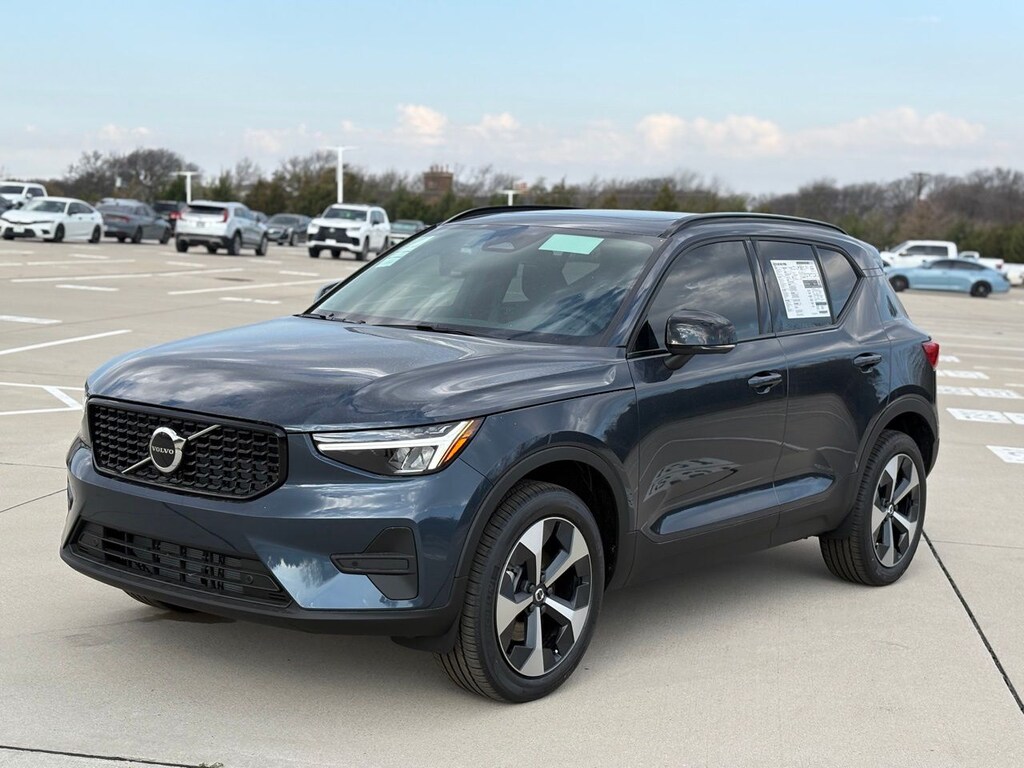 New 2026 Volvo XC40 B5 Core SUV