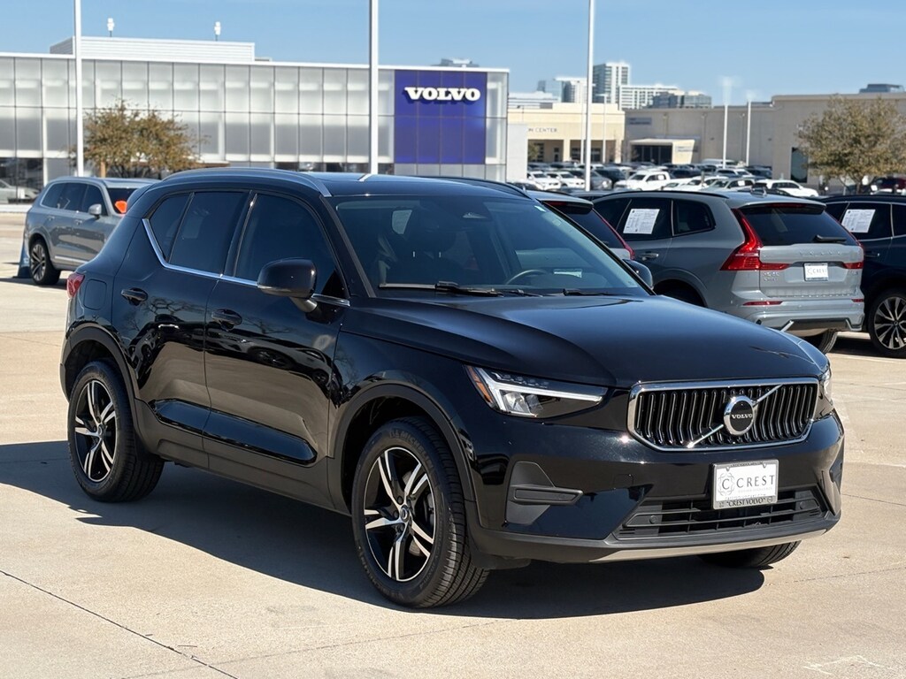 Certified 2025 Volvo XC40 B5 AWD SUV