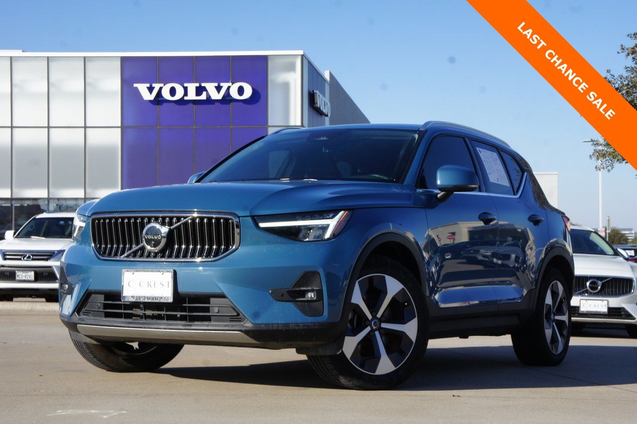 2025 Volvo XC40 B5 Plus Bright Theme AWD