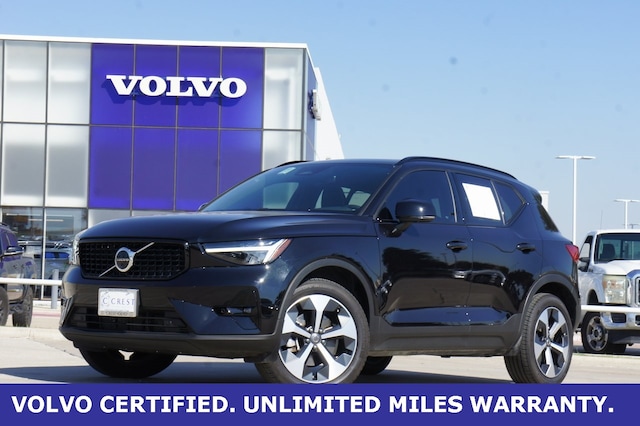 2025 Volvo XC40 B5 Plus Dark Theme SUV