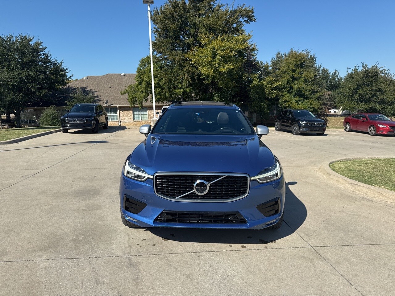 2019 Volvo XC60 T5 R-Design photo 2