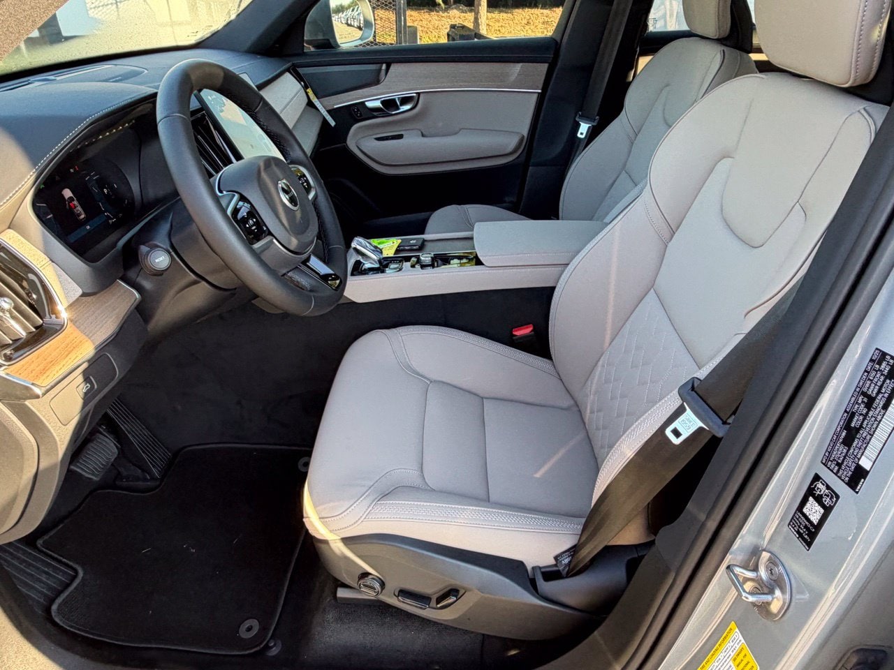 2026 Volvo XC90 Plus - Photo 17