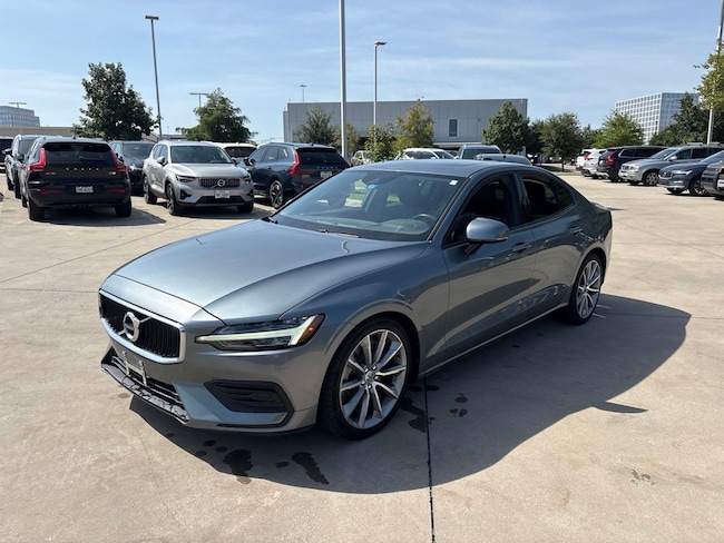 2019 Volvo S60 T6 Momentum Sedan