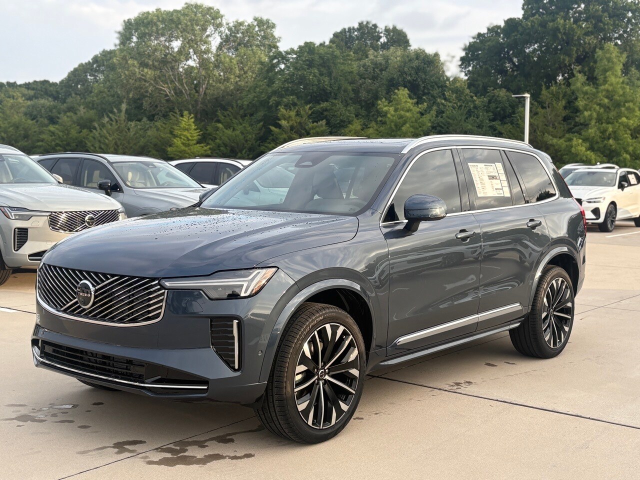 2026 Volvo XC90 Plus photo 2