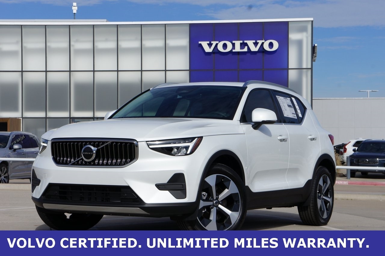 2025 Volvo XC40 B5 Core Bright Theme