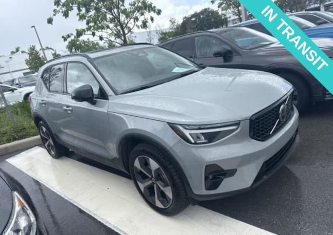2025 Volvo XC40 B5 Plus Dark Theme SUV