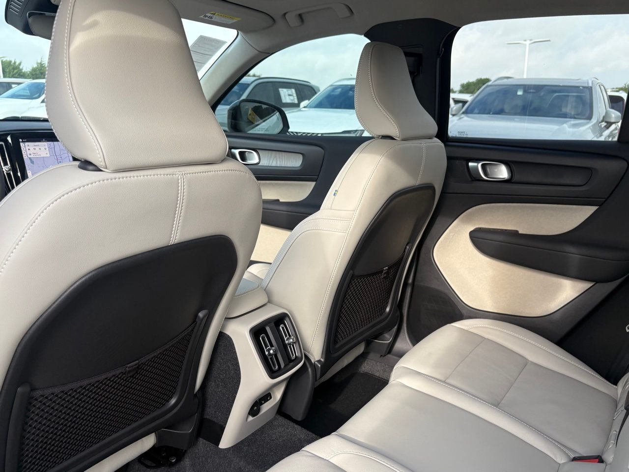 2026 Volvo XC40 Plus - Photo 20