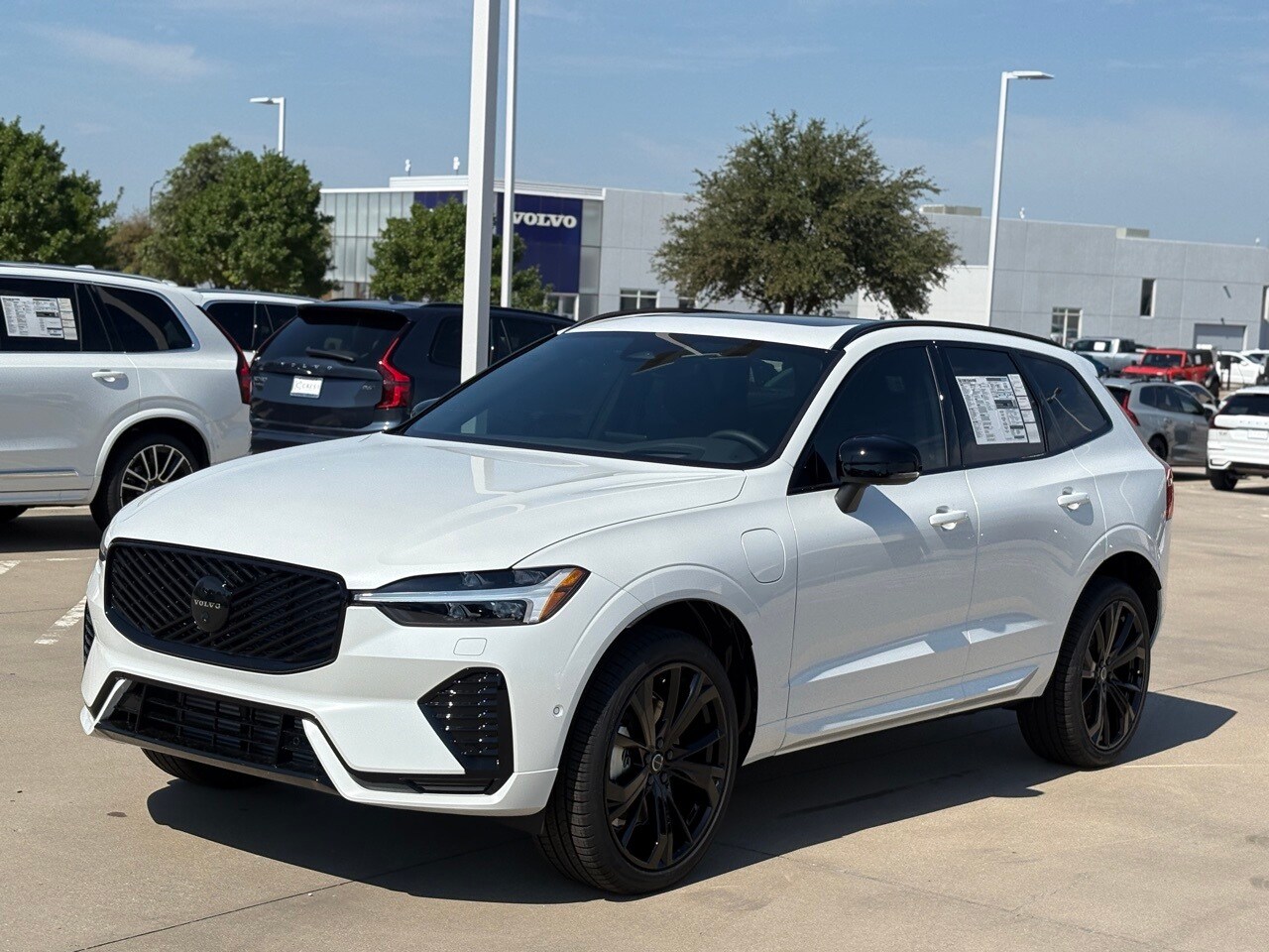 2026 Volvo XC60 T8 Black Edition photo 3