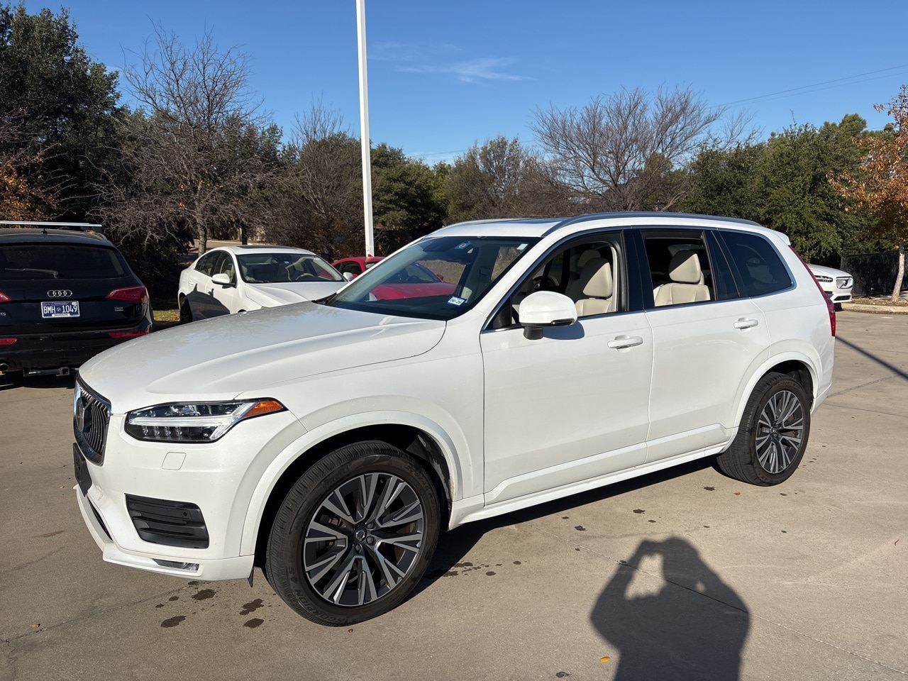 2021 Volvo XC90 Momentum's photo