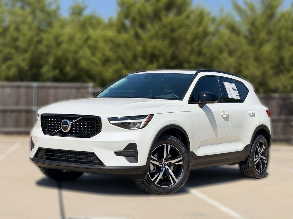 New 2026 Volvo XC40 B5 Core SUV