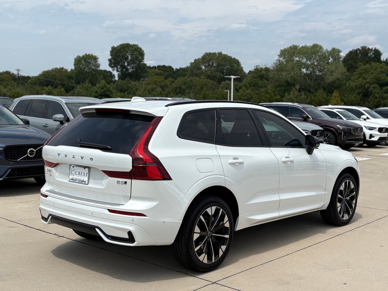 2026 Volvo XC60 B5 Plus photo 4