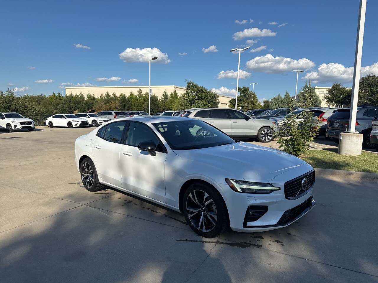 2023 Volvo S60 B5 Plus photo 3