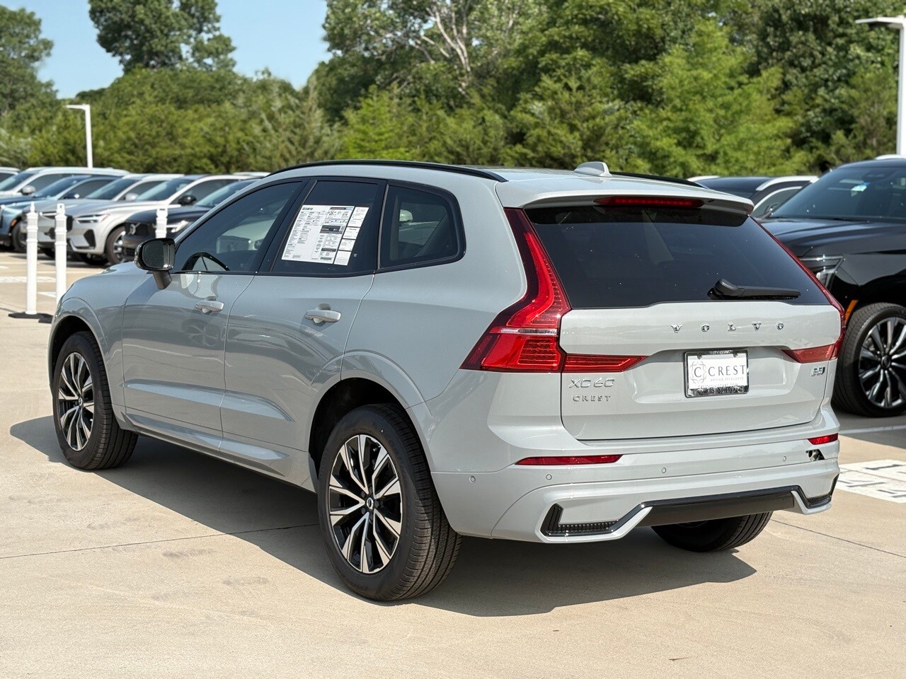 2025 Volvo XC60 B5 Plus photo 4