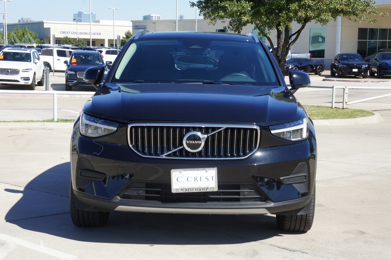 2025 Volvo XC40 AWD photo 2