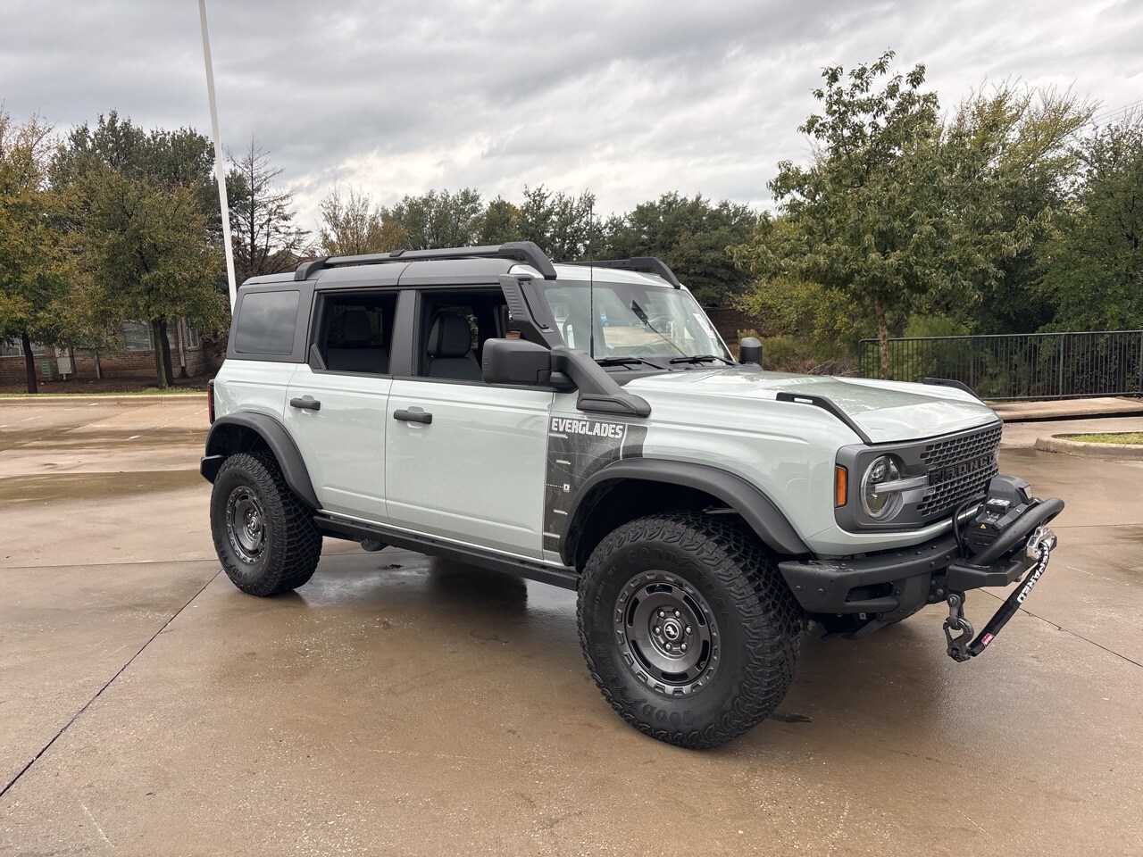 2024 Ford Bronco Everglades photo 3