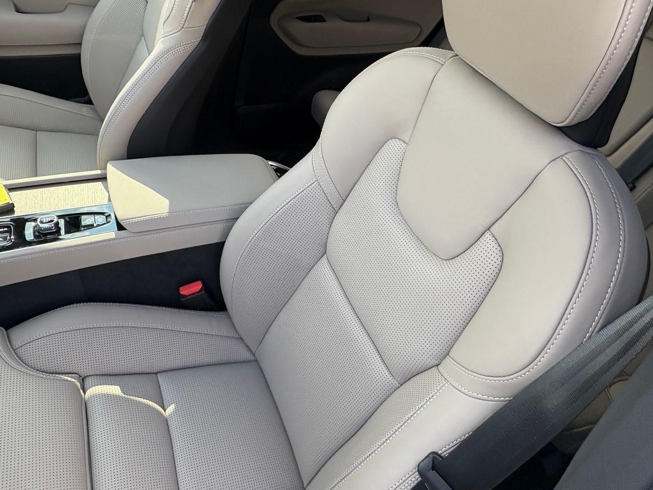 2026 Volvo XC90 Ultra - Photo 16