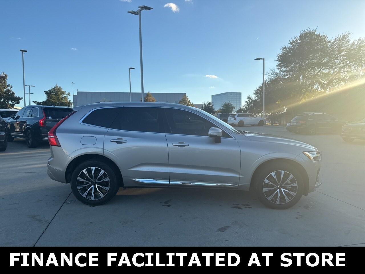 2023 Volvo XC60 B5 Plus photo 4