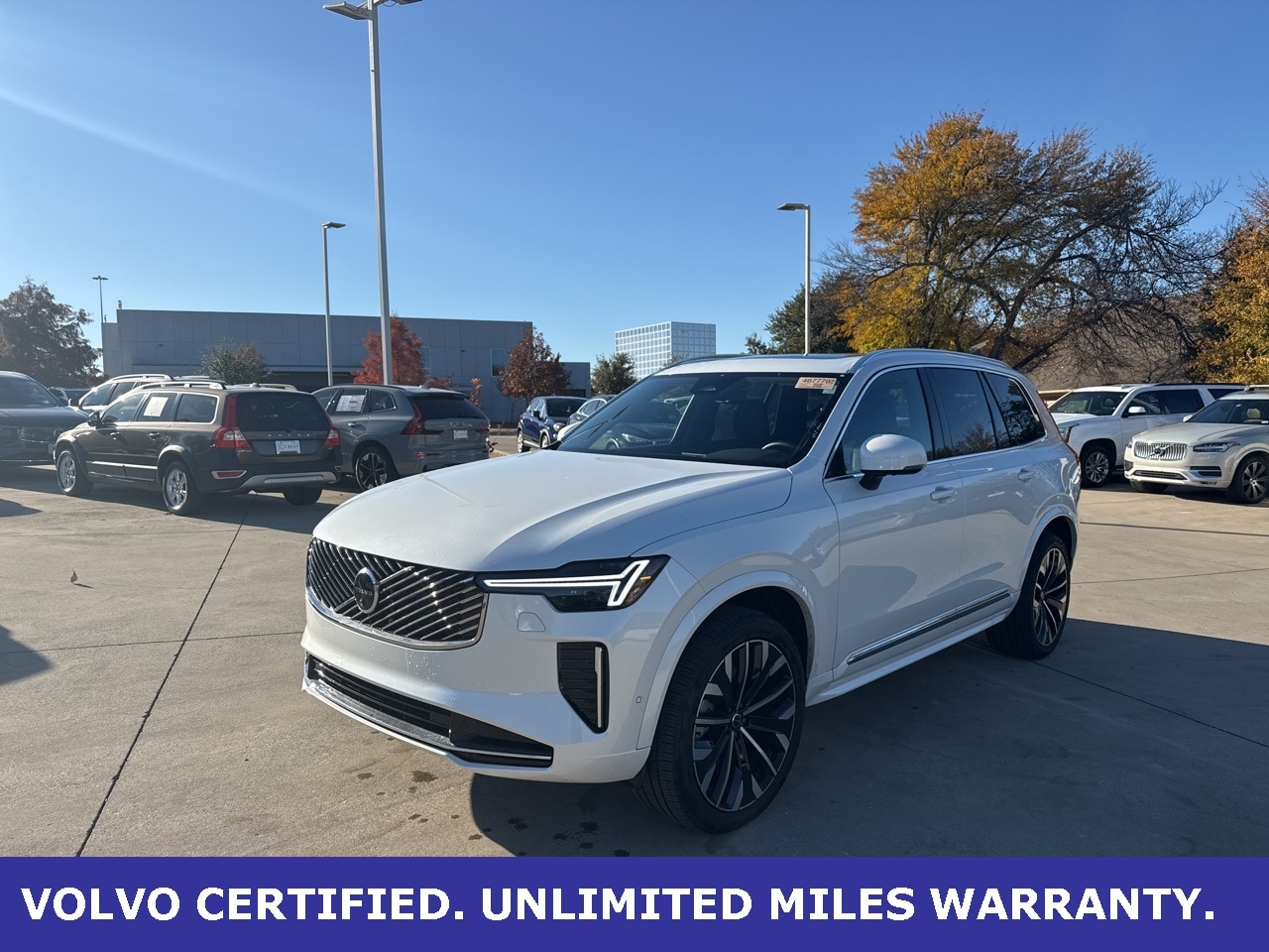 2025 Volvo XC90 Plus's photo