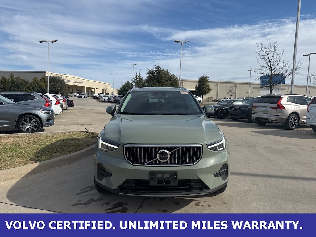 Certified 2025 Volvo XC40 B5 AWD SUV