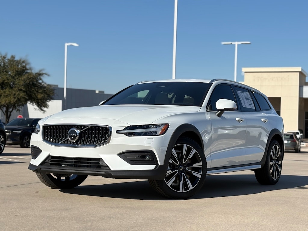 New 2026 Volvo V60 Cross Country B5 Ultra Wagon