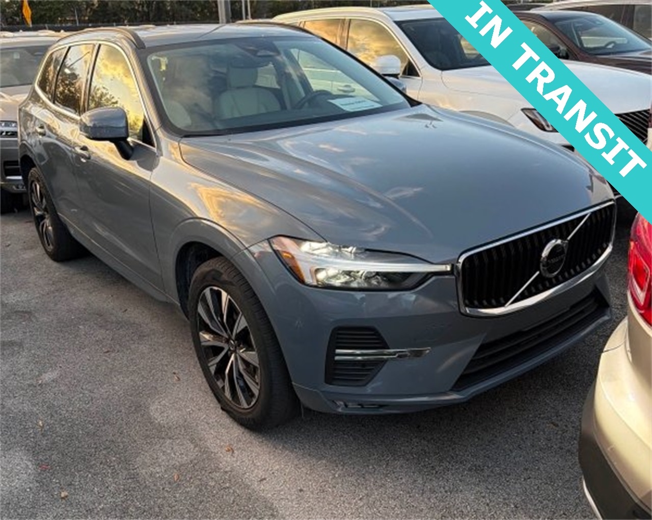 2023 Volvo XC60 Core's photo